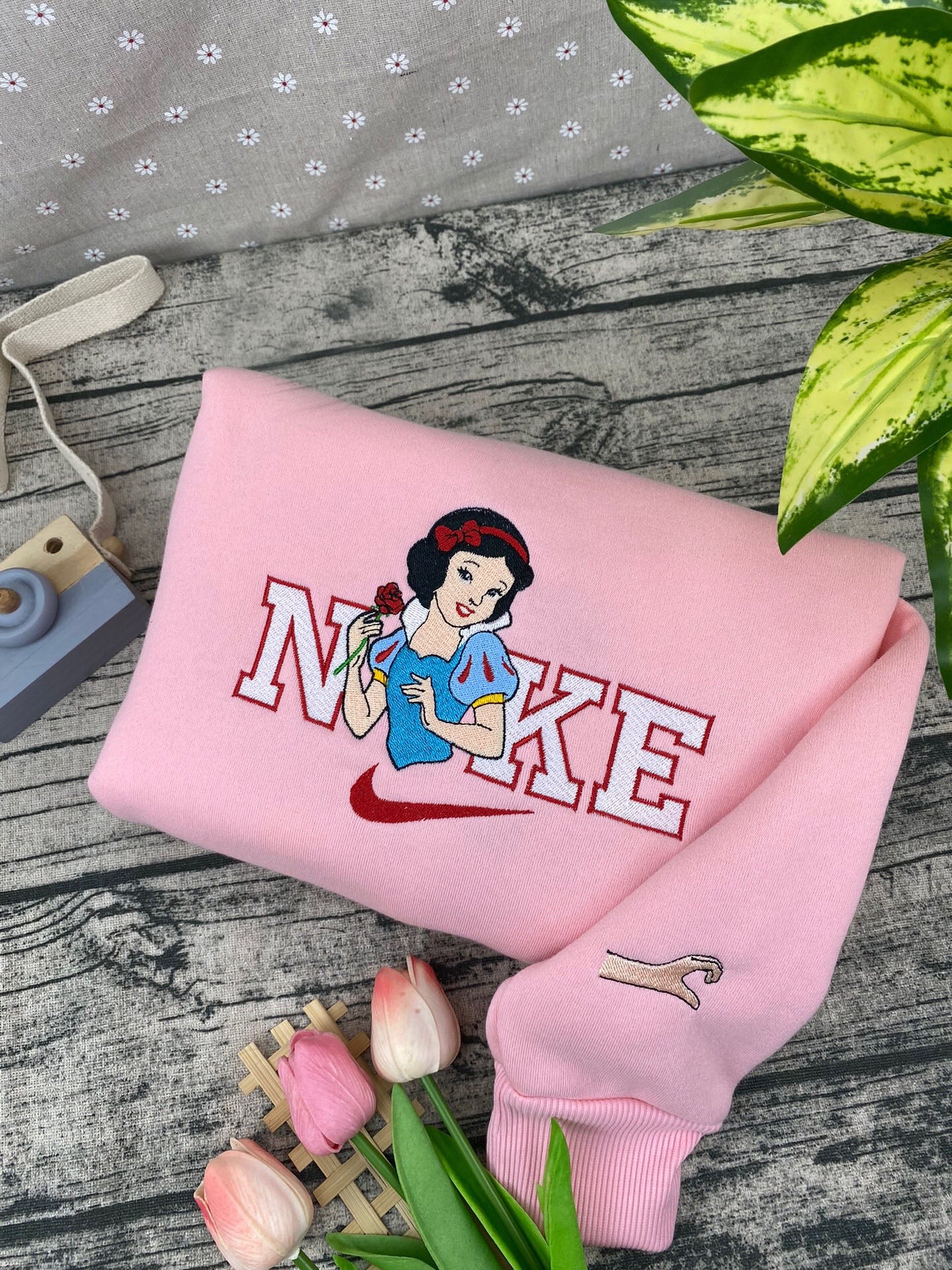 Snow White and Prince – Embroidered Sweatshirt