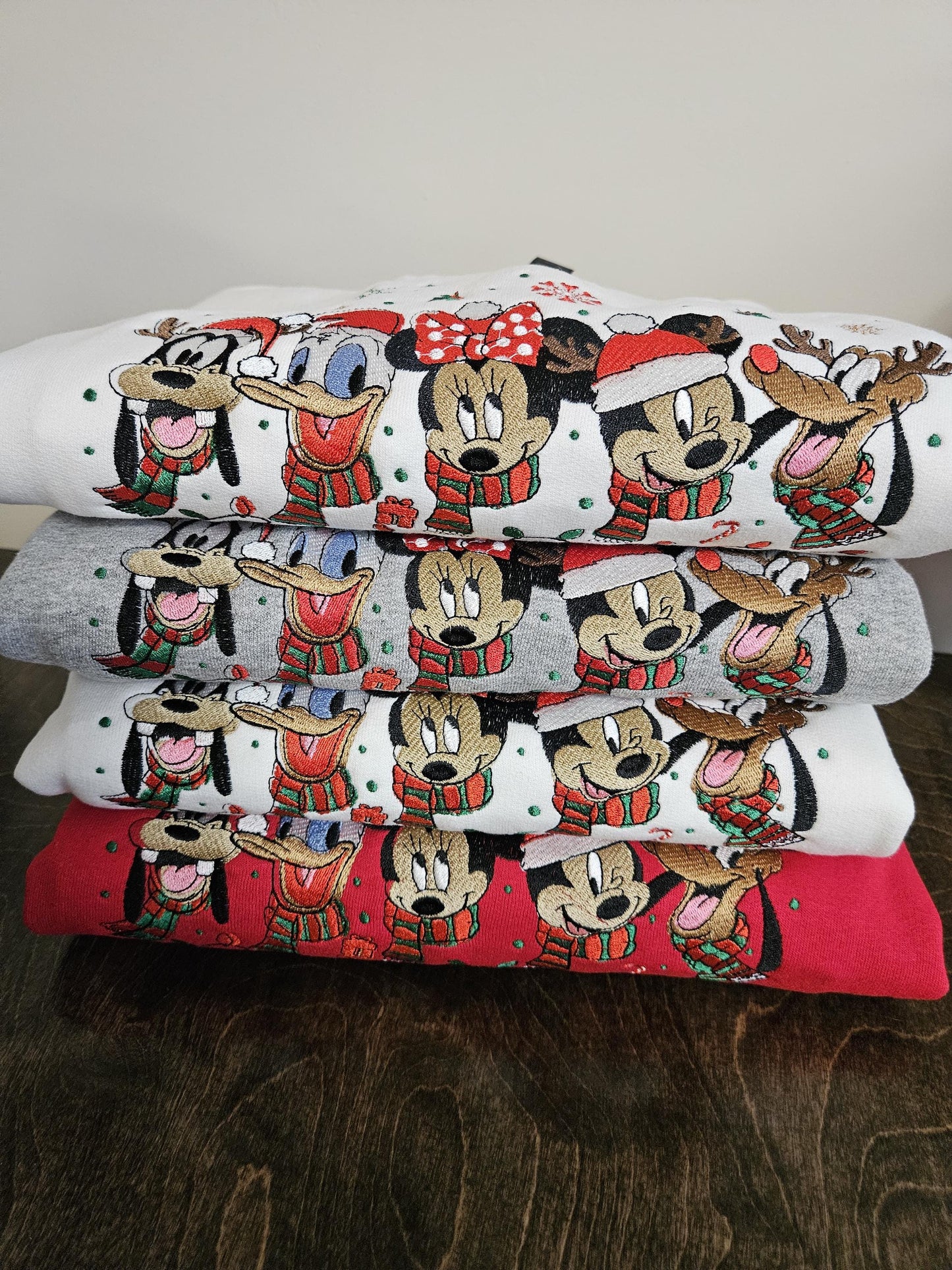 MICKEY and FRIENDS Christmas embroidered sweatshirt