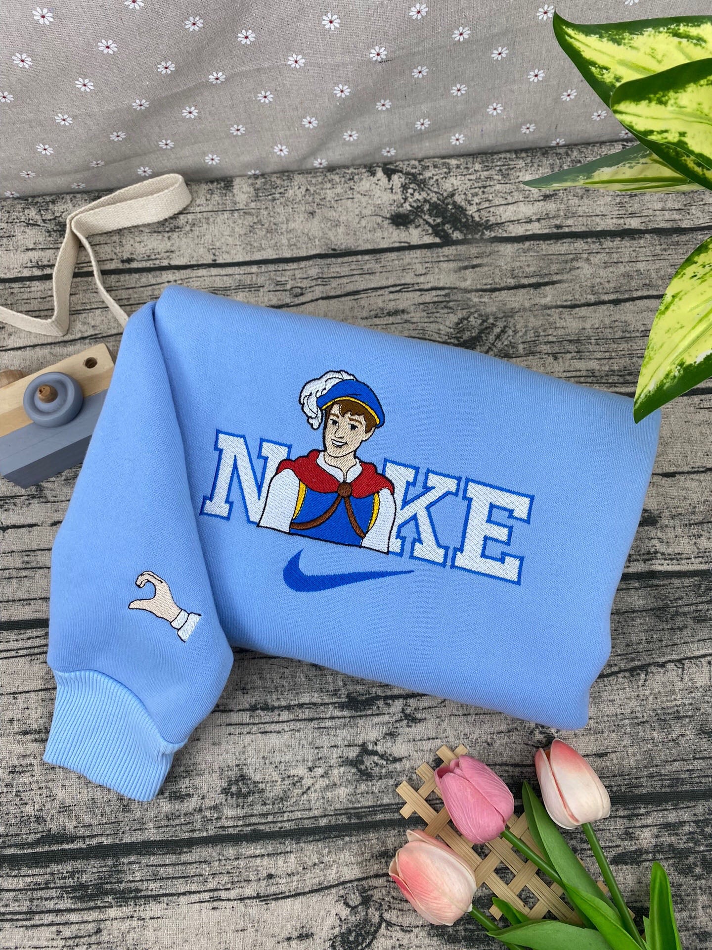 Snow White and Prince – Embroidered Sweatshirt